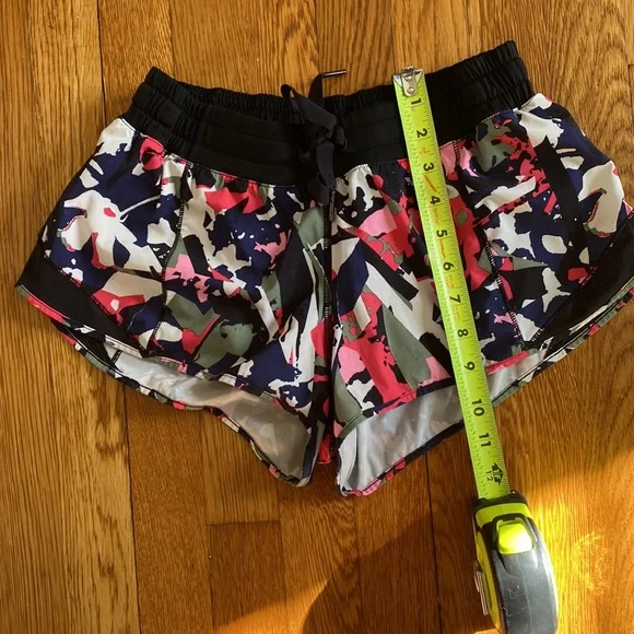 Lululemon Hotty Hot Shorts - Picture 7 of 7